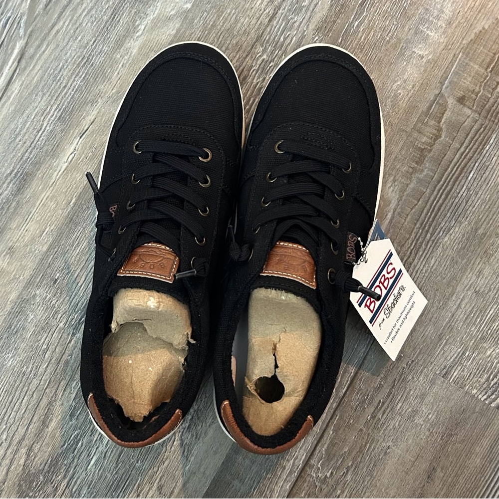 NWT Skechers BOBS ArchFit Black and Brown women’s Sneakers Size 8 NEW IN BOX
